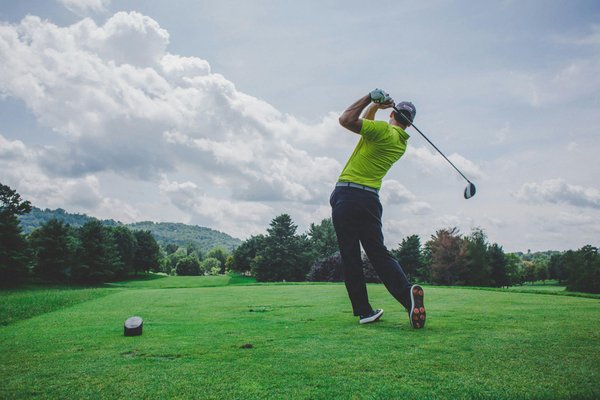 Comment le « Fade » et le « Draw » au golf affectent-ils la trajectoire de la balle ?