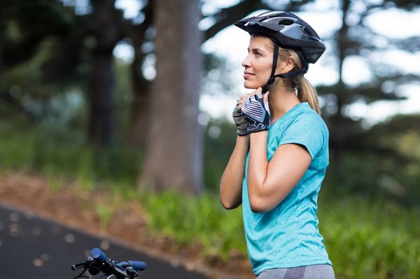 Casques de vélo pour femmes : alliez sécurité et tendance sur la route
