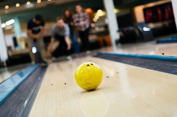 Faire du bowling à lyon : les équipements et accessoires que vous devrez avoir